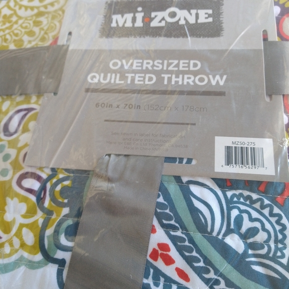 Mizone Tamil Quilted Throw - 60" W x 70" L - Picture 5 of 5